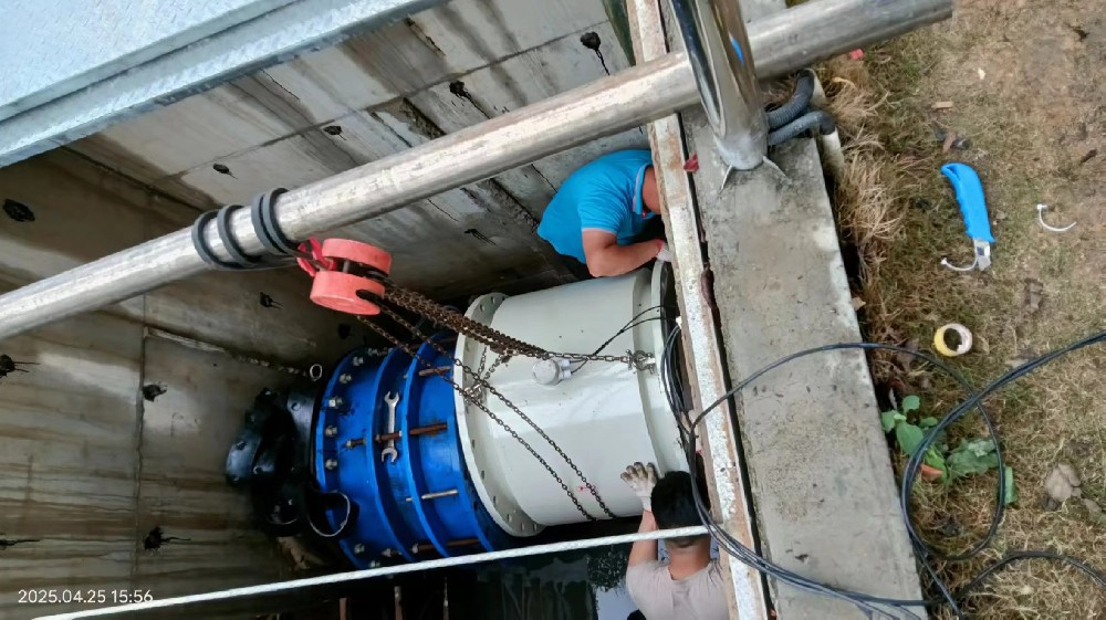 超大DN800流量計(jì)安裝現(xiàn)場(chǎng)！信任與質(zhì)量！